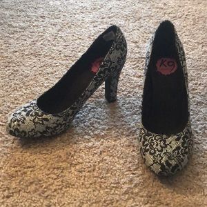 Black and white lace print heels